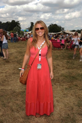 Kimberley_Walsh_At_V_festival_210809_1.jpg