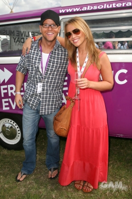 Kimberley_Walsh_At_V_festival_210809_4.jpg