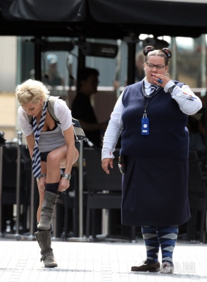 Sarah_Harding_filming_St_Trinians_2_on_Londons_Southbank_270809_137.jpg