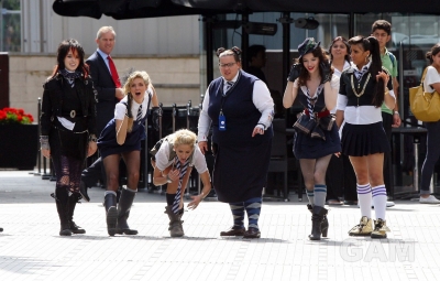 Sarah_Harding_filming_St_Trinians_2_on_Londons_Southbank_270809_174.jpg