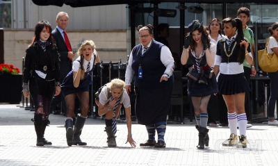 Sarah_Harding_filming_St_Trinians_2_on_Londons_Southbank_270809_175.jpg