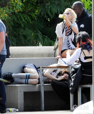 Sarah_Harding_filming_St_Trinians_2_on_Londons_Southbank_270809_186.jpg