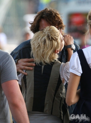 Sarah_Harding_filming_St_Trinians_2_on_Londons_Southbank_270809_208.jpg