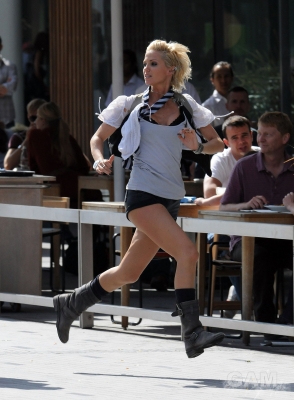 Sarah_Harding_filming_St_Trinians_2_on_Londons_Southbank_270809_212.jpg