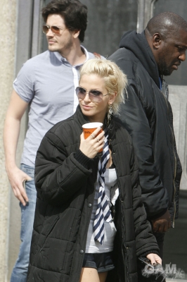Sarah_Harding_filming_St_Trinians_2_on_Londons_Southbank_270809_239.jpg