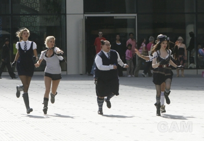 Sarah_Harding_filming_St_Trinians_2_on_Londons_Southbank_270809_262.jpg