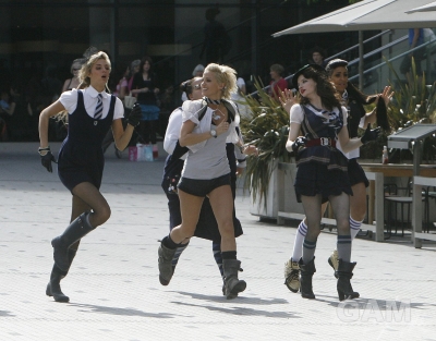 Sarah_Harding_filming_St_Trinians_2_on_Londons_Southbank_270809_265.jpg
