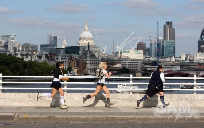 Sarah_Harding_filming_St_Trinians_2_on_Londons_Southbank_270809_54.jpg