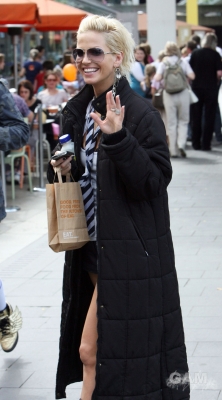 Sarah_Harding_filming_St_Trinians_2_on_Londons_Southbank_270809_60.jpg