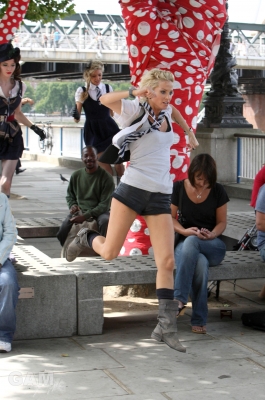 Sarah_Harding_filming_St_Trinians_2_on_Londons_Southbank_270809_95.jpg
