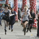 Имя файла=Sarah_Harding_filming_St_Trinians_2_on_Londons_Southbank_270809_224.jpg
Размер файла=410КБ
Размеры=1699x1722
Дата=Март 10, 2012 Sarah_Harding_filming_St_Trinians_2_on_Londons_Southbank_270809_224.jpg