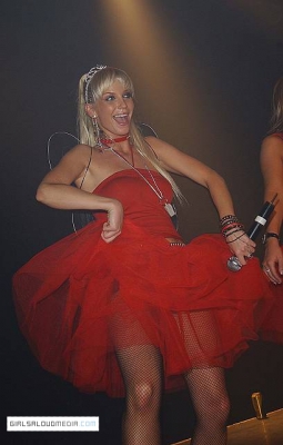 Girls_Aloud_Performing_At_G_A_Y_31_12_03_285129.jpg