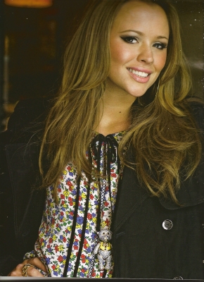 Kimberley_and_Justin_-_Hello_Magazine_2009_6.jpg