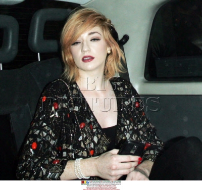 Nicola_Roberts_arriving_at_The_Crown_pub_080909_15.jpg