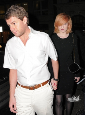Nicola_Roberts_leaving_Nobu_090909_1.jpg