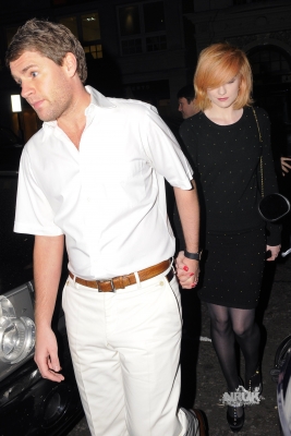 Nicola_Roberts_leaving_Nobu_090909_7.jpg
