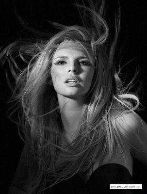 Girls_Aloud_-_Out_of_Control_and_Tangled_Up_Tour_Shoots_281229.jpg
