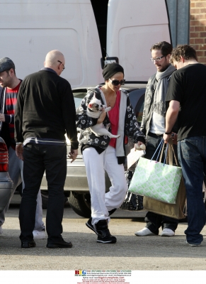 Girls_Aloud_arrive_at_a_studio_to_shoot_Untouchable_video_170309_28129.jpg