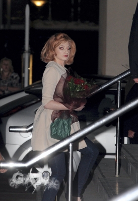 Girls_Aloud_arriving_at_their_hotel_in_Manchester_240409_9.jpg
