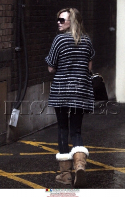 Girls_Aloud_arriving_for_rehearsals_at_a_studio_in_London_260309_18.jpg