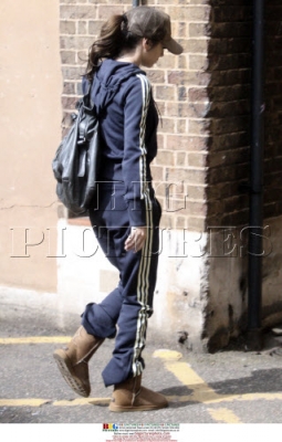 Girls_Aloud_arriving_for_rehearsals_at_a_studio_in_London_260309_7.jpg