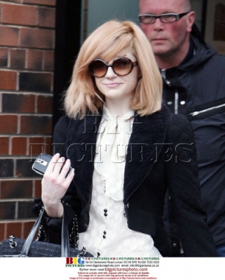 Girls_Aloud_check_out_of_their_Hotel_in_Leeds_150509_8.jpg