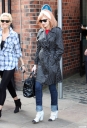 Girls_Aloud_leave_their_hotel_in_Leeds_230409_17.jpg