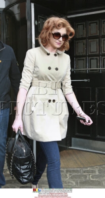 Girls_Aloud_leave_there_hotel_on_their_way_to_MEN_Arena_240409_32.jpg