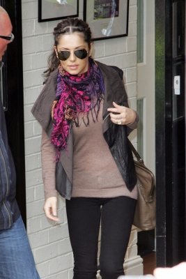 Girls_Aloud_leave_there_hotel_on_their_way_to_MEN_Arena_240409_4.jpg