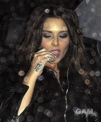 Cheryl_Cole_leaving_the_Ivy_club_140909_33.jpg