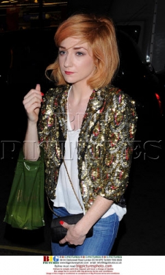Nicola_Roberts_leaving_her_hotel_in_London_110909_10.jpg
