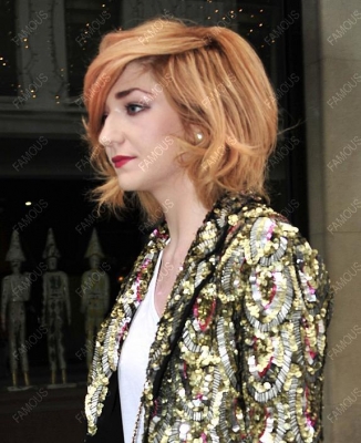 Nicola_Roberts_leaving_her_hotel_in_London_110909_17.jpg