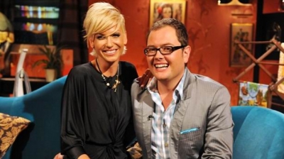 Sarah_and_Alan_Carr_on_the_set_of_Chatty_Man_2009.jpg