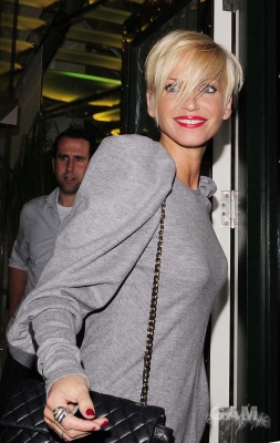 Sarah_Harding_enjoys_an_evening_at_the_Ivy_Club_150909_51.jpg