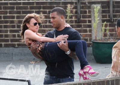 Nadine_Coyle_and_Jason_Bell_taking_a_break_from_rehearsals_160909_11.jpg