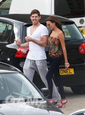 Nadine_Coyle_and_Jason_Bell_taking_a_break_from_rehearsals_160909_14.jpg