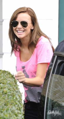 Nadine_Coyle_leaves_her_London_home_170909_41.jpg