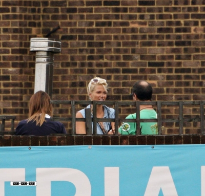 Nadine_and_Sarah_having_a_break_from_rehearsals_170909_7.jpg