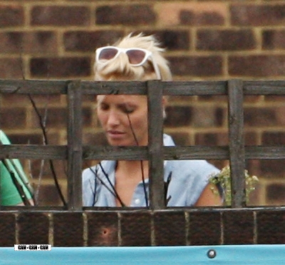 Nadine_and_Sarah_having_a_break_from_rehearsals_170909_8.jpg