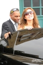 Nadine_and_Jason_leaving_Nadines_London_home_180909_16.jpg