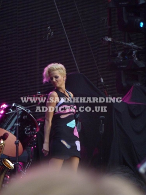Girls_Aloud_-_Wembley_Stadium_18-19_09_09_2814829.jpg