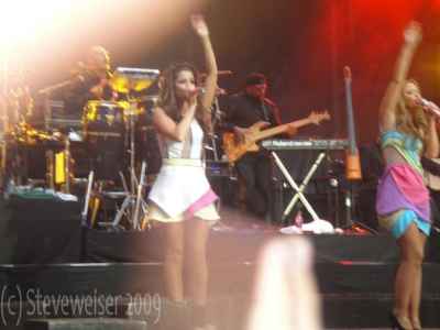 Girls_Aloud_-_Wembley_Stadium_18-19_09_09_2819429.jpg