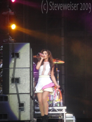 Girls_Aloud_-_Wembley_Stadium_18-19_09_09_2819929.jpg
