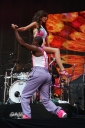 Girls_Aloud_perform_at_Wembley_Stadium_180909_74.jpg