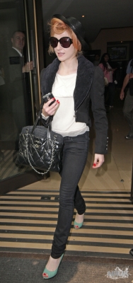 Nicola_Roberts_leaves_Mayfair_Hotel_in_London_190909_1.jpg
