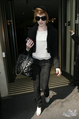 Nicola_Roberts_leaves_Mayfair_Hotel_in_London_190909_10.jpg