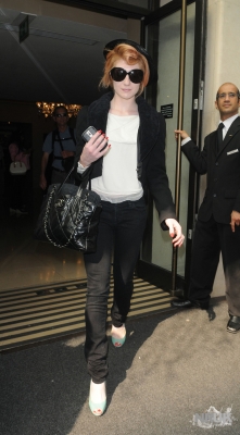 Nicola_Roberts_leaves_Mayfair_Hotel_in_London_190909_13.jpg
