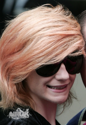 Nicola_Roberts_leaving_her_hotel_in_London_180909_9.JPG
