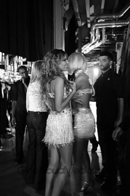 Girls_Aloud_-_Ian_Bartlett_OOC_Tour_backstage_7.jpg