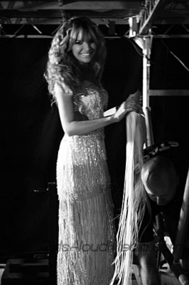 Girls_Aloud_-_Ian_Bartlett_OOC_Tour_backstage_8.jpg
